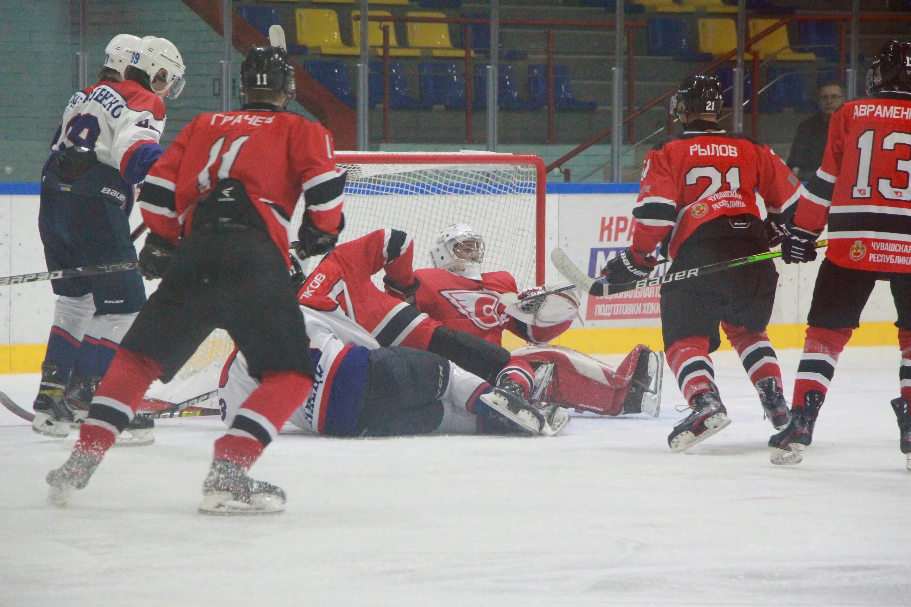 Сокол новочебоксарск липецк. Хк сокол. Сокол новочебоксарск липецк. Российский хоккей. Хк сокол новочебоксарск.