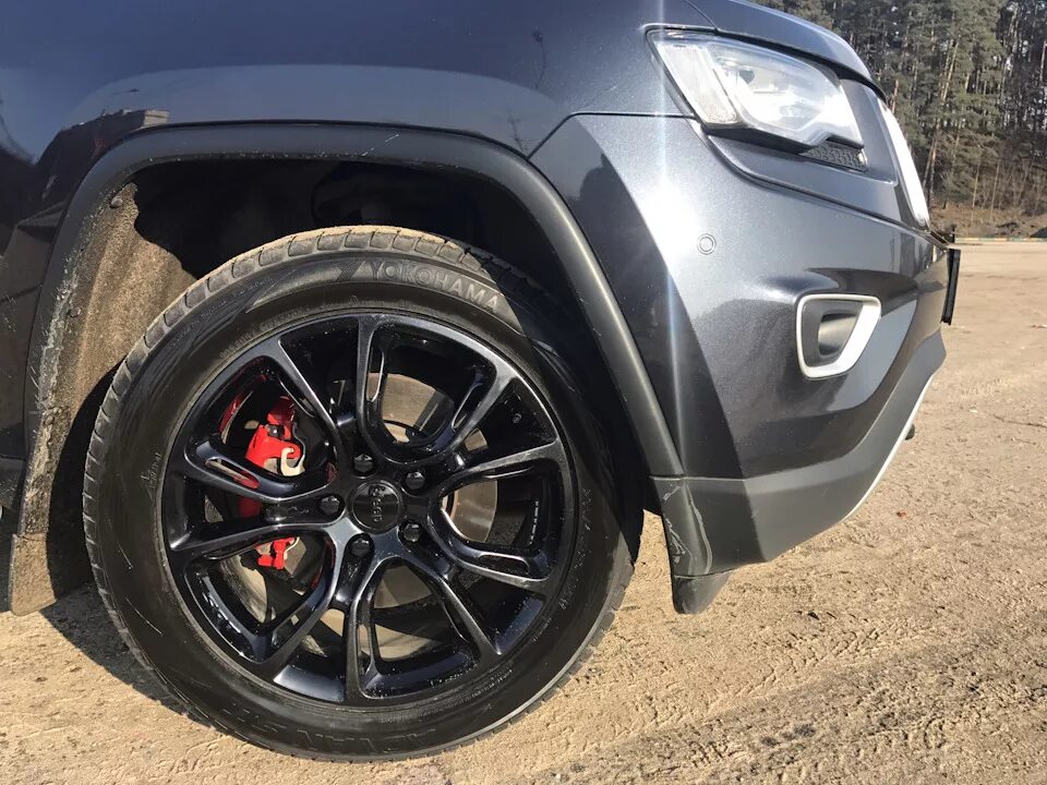 Jeep compass шины. Диски r18 jeep. jeep compass диски. накладки на суппорта jeep grand cherokee wk2. резина на jeep compass 2012 r18.