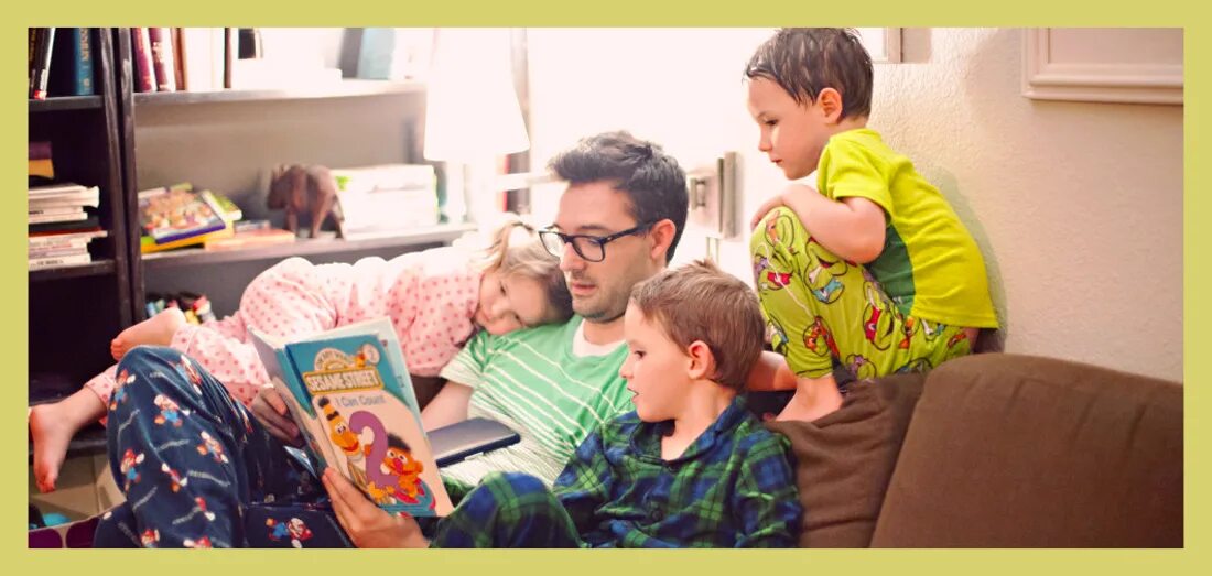 One s parents. Bedtime stories семья. Семейное чтение фото. Children's story. Read a Bedtime story.