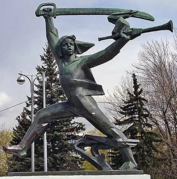 памятник мальчишу кибальчишу. памятник мальчику кибальчику в москве. памятник мальчишу кибальчишу. памятник мальчишу-кибальчишу на воробьевых горах. на воробьевых горах отреставрировали памятник мальчишу-кибальчишу.