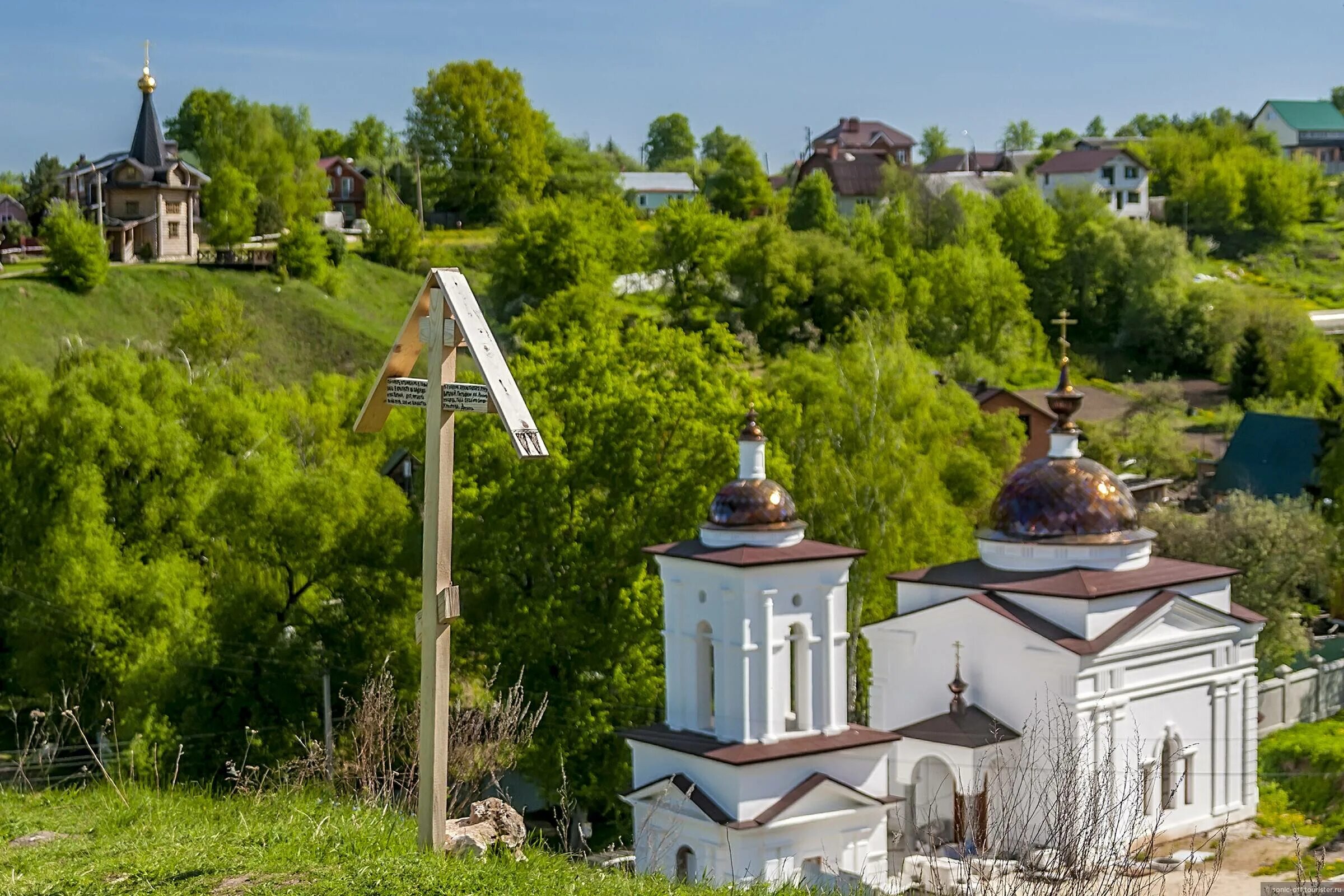 Поселок малоярославец. Древнее городище вятичей малоярославец. городище вятичей в малоярославце. малоярославец монастырь с городища. крепость малоярославец.