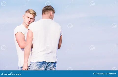 Узнал что есть брат близнец