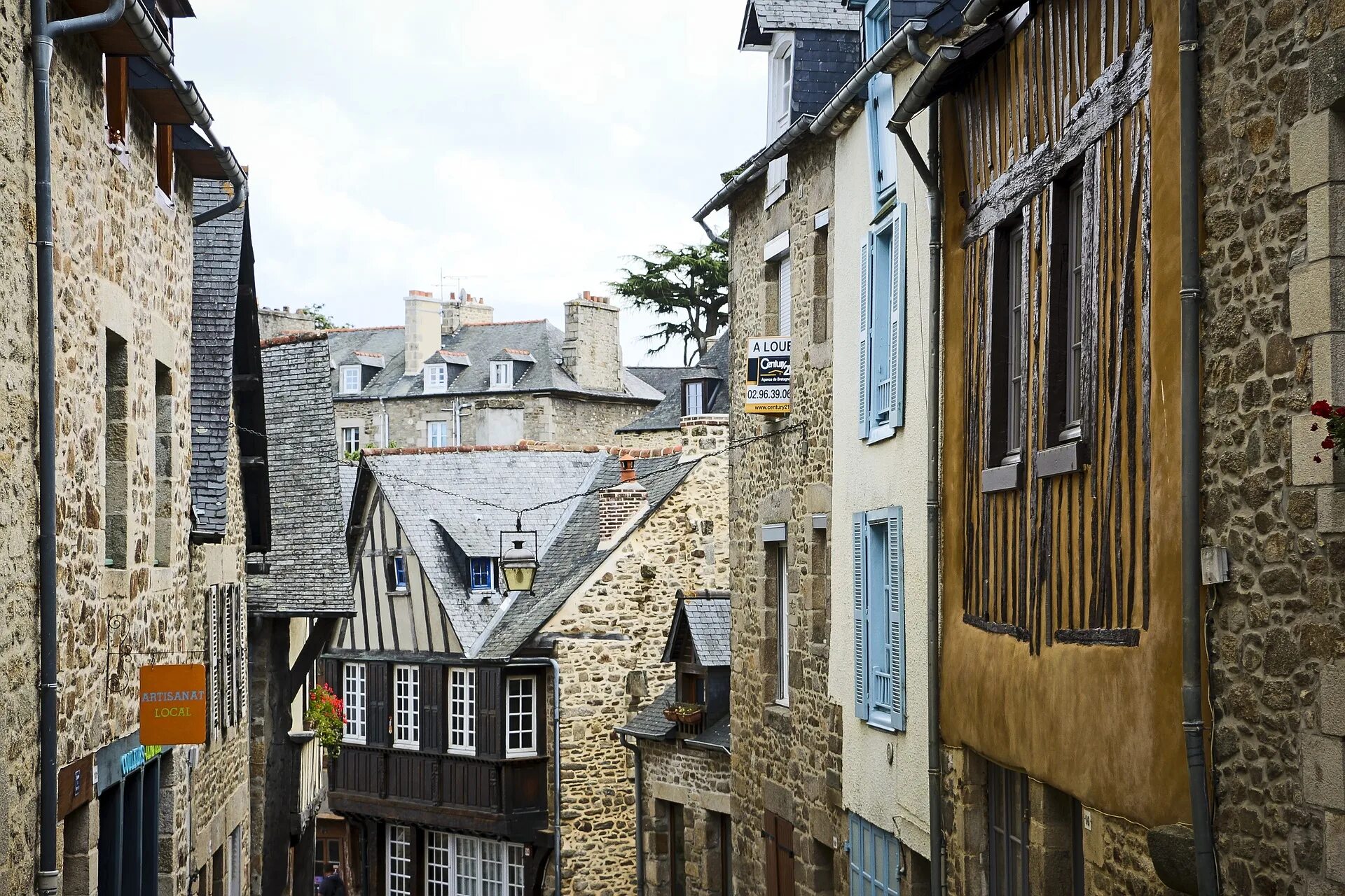French city. Старинная улочка мощеная во франции. Город красивый очень старый город но сказочный город. Восточная европа улочки италия. An old town.