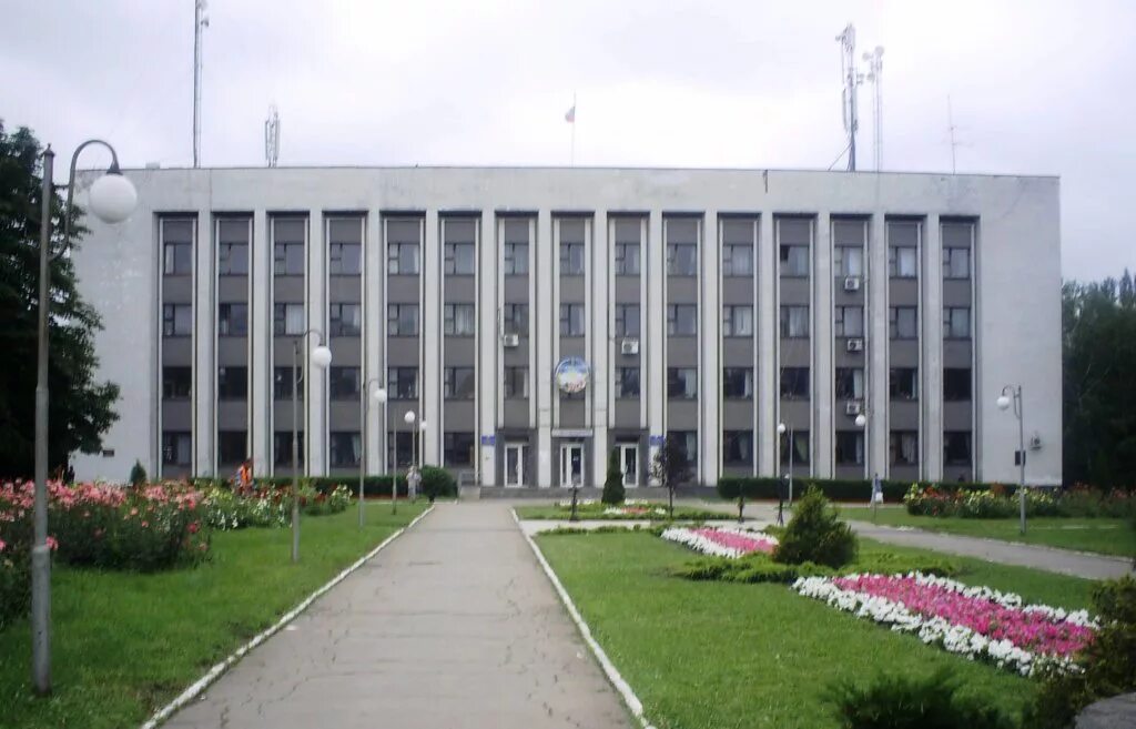 Исполком телефон. Гомель здание администрации. Горячая линия спб. Здание гомельской администрации. Кунцевский райисполком.