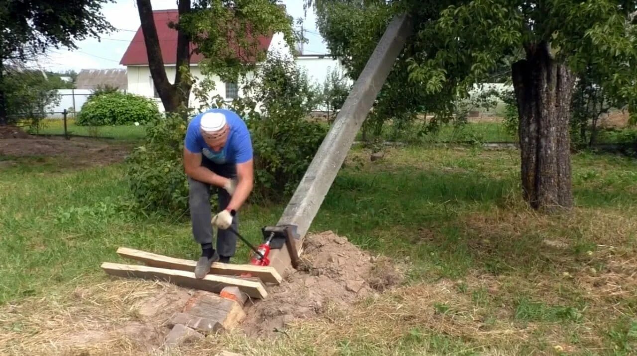 Приспособление для вытаскивания столбов. Приспособа для выдергивания столбов. Приспособление для демонтажа столбов забора. Приспособление для извлечения столбов из земли.