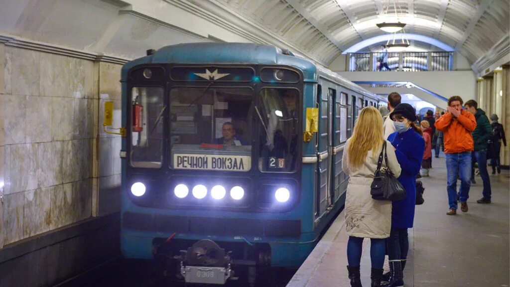 Поезда Московского метрополитена на зеленой ветке. Поезда на зеленой ветке метро. Вагоны метро на зеленой ветке. Депо зеленой ветки метро. Сколько поездов на зеленой ветке