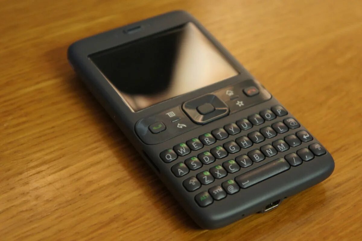 Htc dream 2007. Sooner android. Sooner android. Sooner android. Смартфон первый кнопочный.
