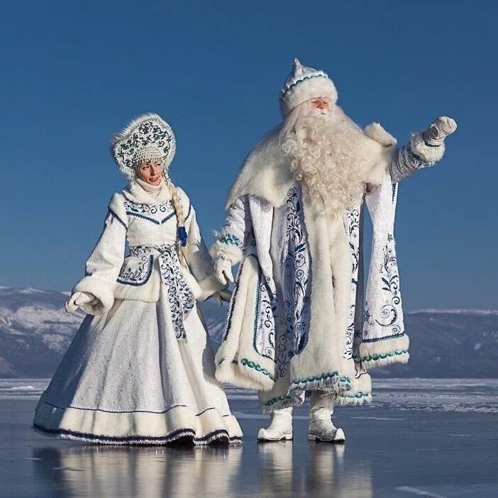 Дед мороз на байкале. Его величество и снегурочка. Снегурочка маска. Внучка деда мороза. Шикарный костюм снегурочки.