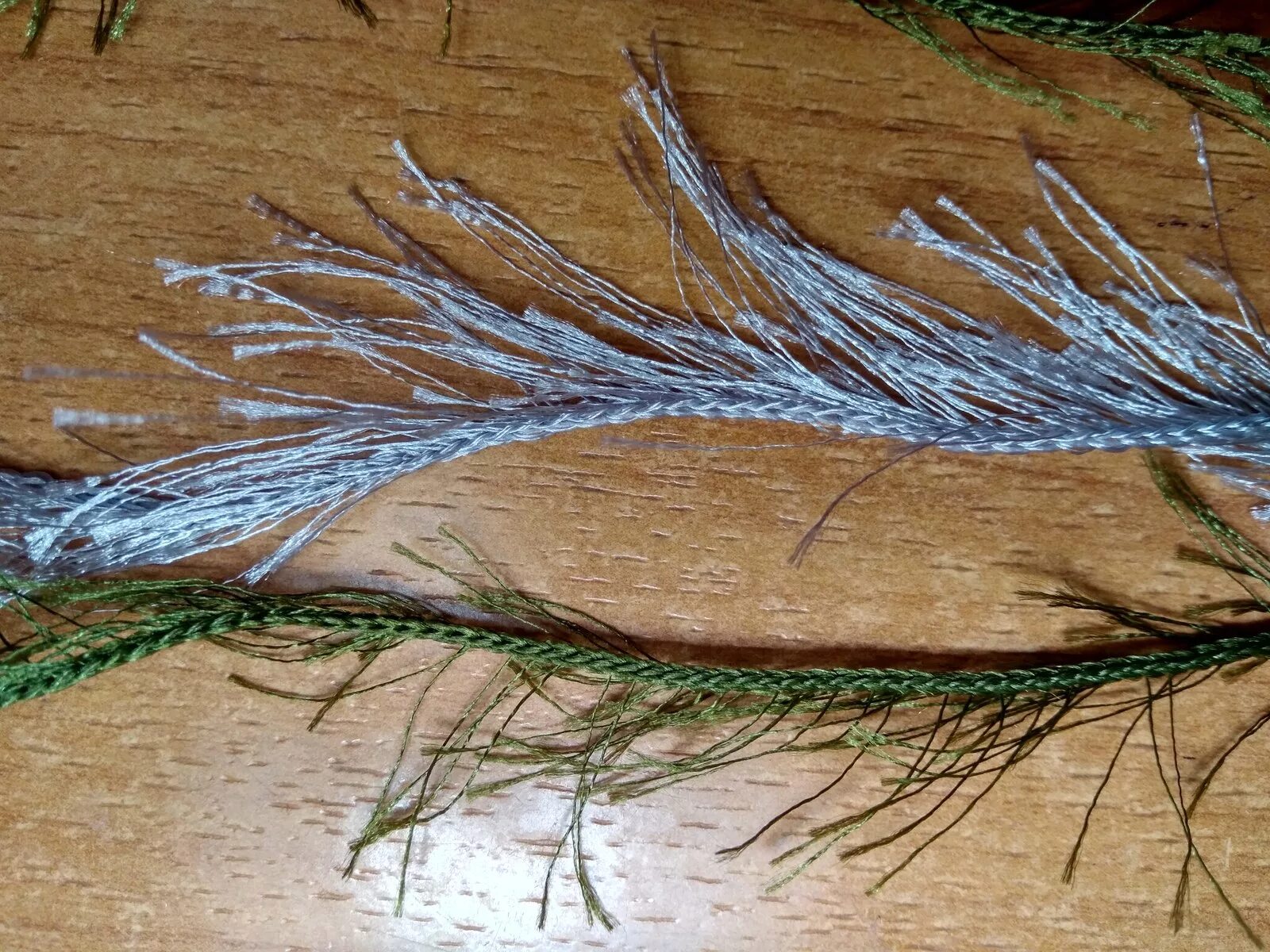 Пряжа травка изделия. Травка пряжа для вязания. Вязаные кофты из пряжи травка. Кофточка на девочку 5 лет из пряжи травка. Как вязать травку спицами.