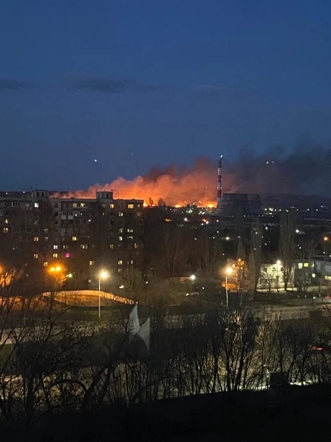 Город в огне. Саратов окраина города. Огни Саратова. Пожар в Саратове в Заводском районе. Площадью сгорела