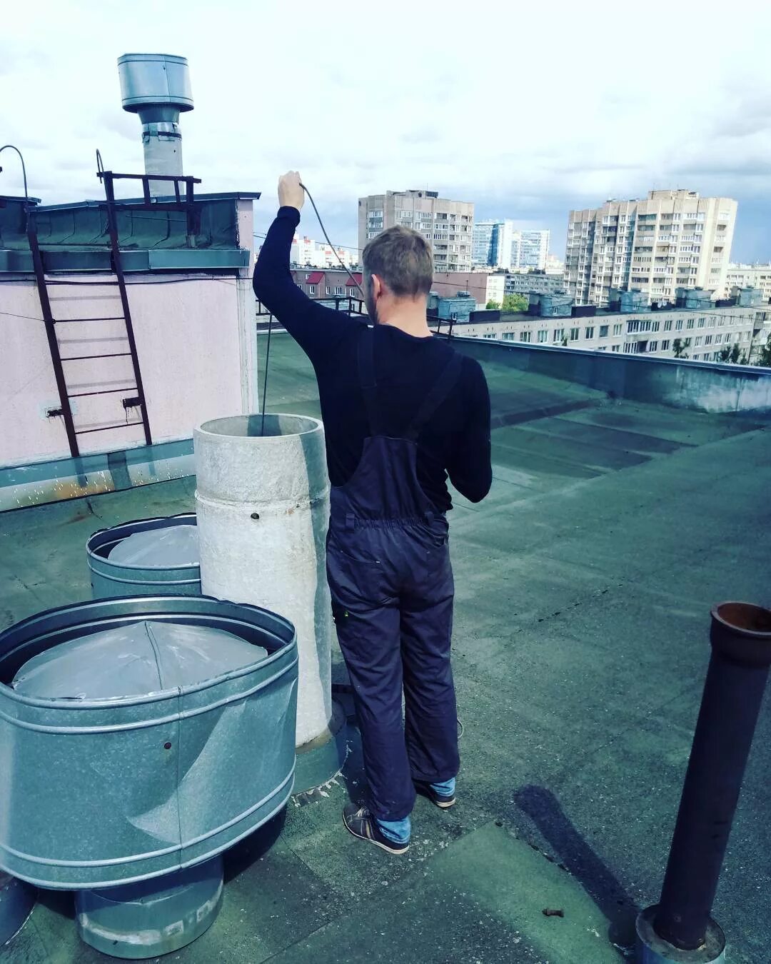 Чистка вентиляции в квартире. Чистка вентиляционной шахты в многоэтажном доме. Прочистка системы вентиляции. Прочистка вентканалов. Прочистка вентиляционных каналов.