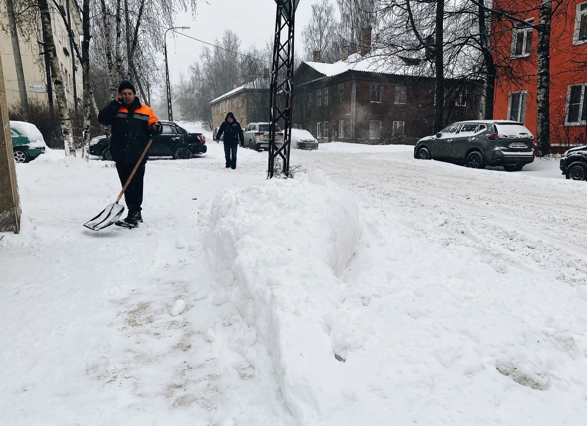 Снег видео. Снегопад видео. Снег приближенно. Снег в марте в Петрозаводске. Включи видео снежная