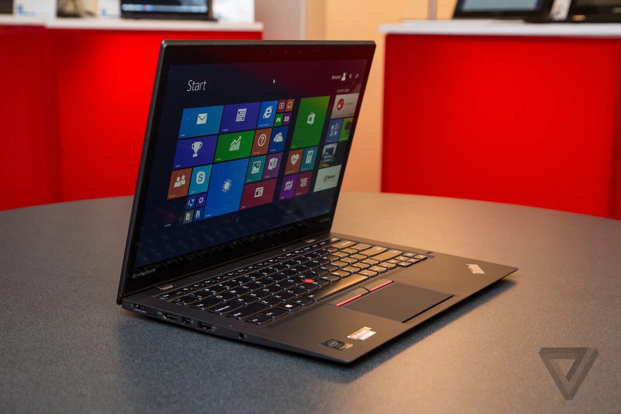 Горящий ноутбук леново. Lenovo THINKPAD 2015. Ноутбук Lenovo Carbon x1. Lenovo THINKPAD x1 Carbon 2015. Ноутбук леново 2016.