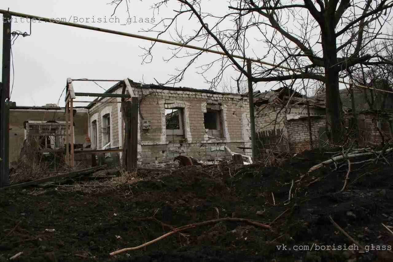 Поселок октябрьский сегодня. Донецк Октябрьский разрушения 2014. Донецк Октябрьский. Посёлок Октябрьский Донецк. Посёлок Октябрьский Донецк фото.