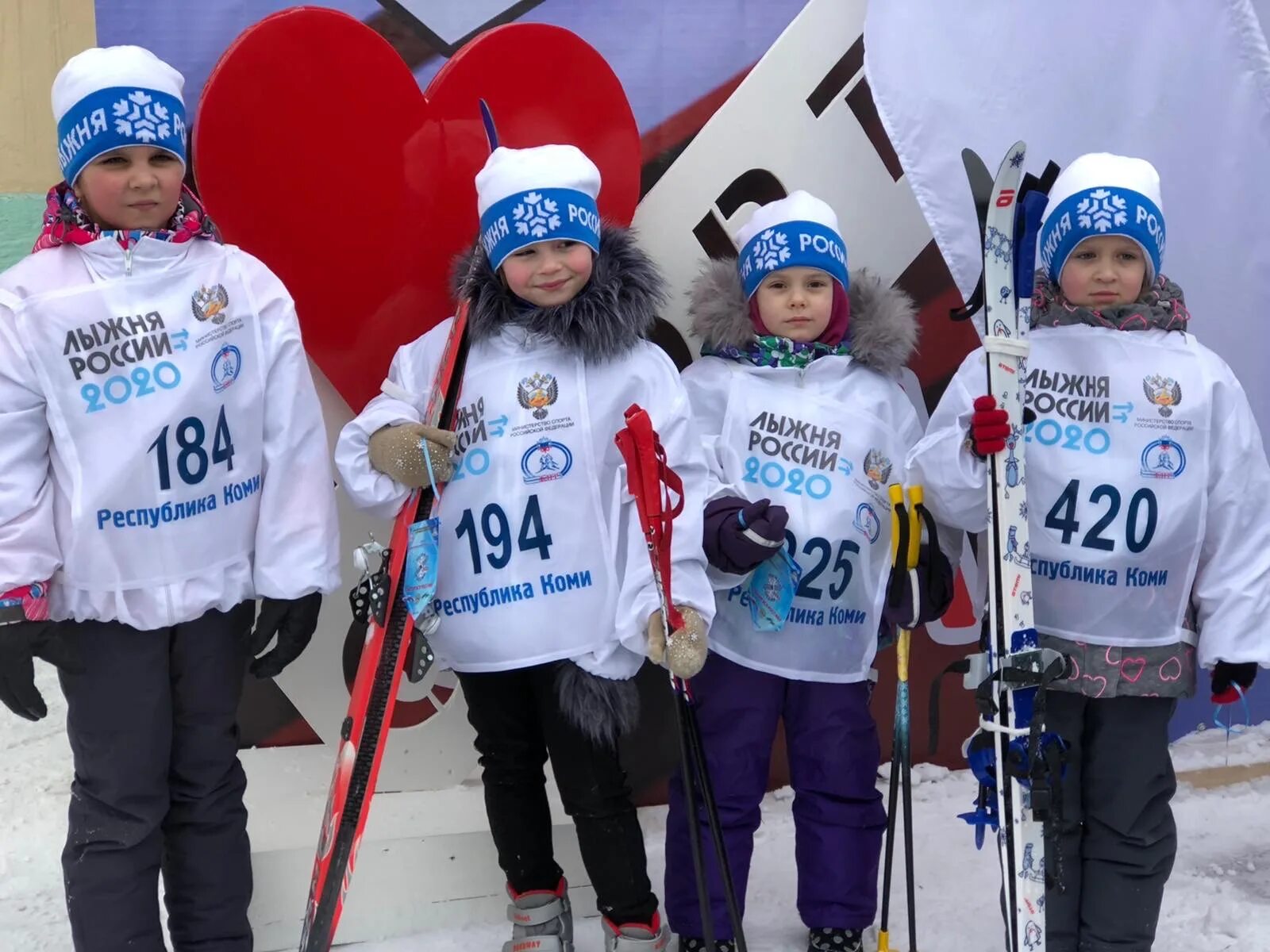 шапочка лыжня россии 2022. лыжная шапка лыжня россии. шапки лыжня 2024. шапки лыжня 2024. шапочка лыжня россии 2022.