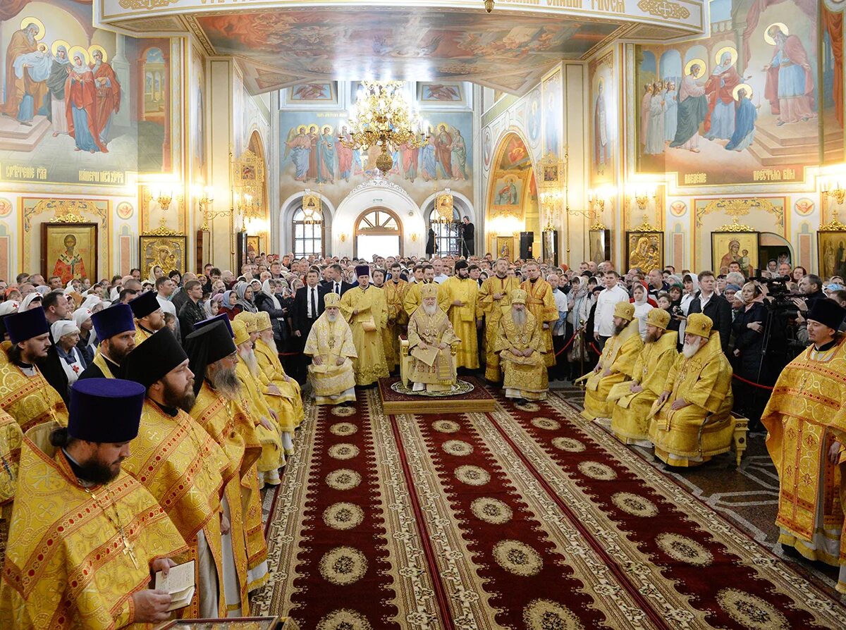 Календарь псково-печерского монастыря богослужения. Богослужения в михайловском соборе. Фото церковь новозыбков чудо-михайловская. Михайловский собор ижевск службы. Богослужения в михайловском соборе.
