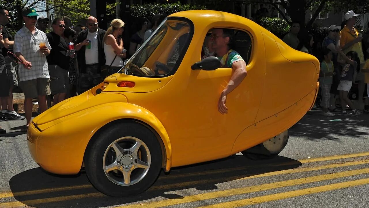 страшные машинки. самые страшные автомобили. самый уродливый автомобиль. Peel p50 2021. страшные машины.