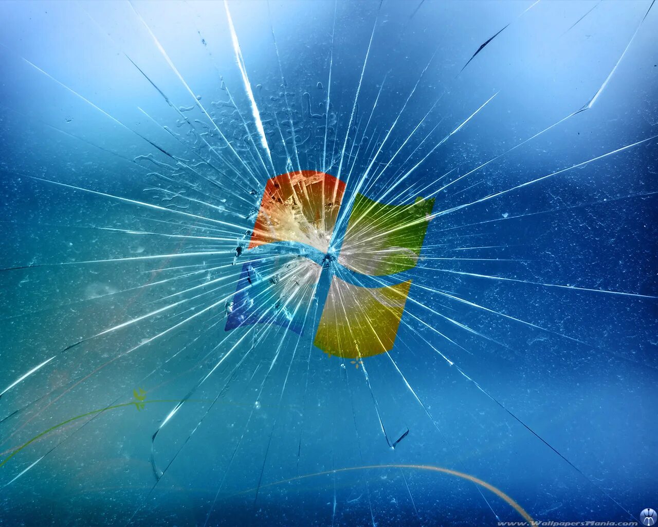 разбитый монитор. Broken 7. заставка разбитый экран. Broken 7. обои экран пополам.