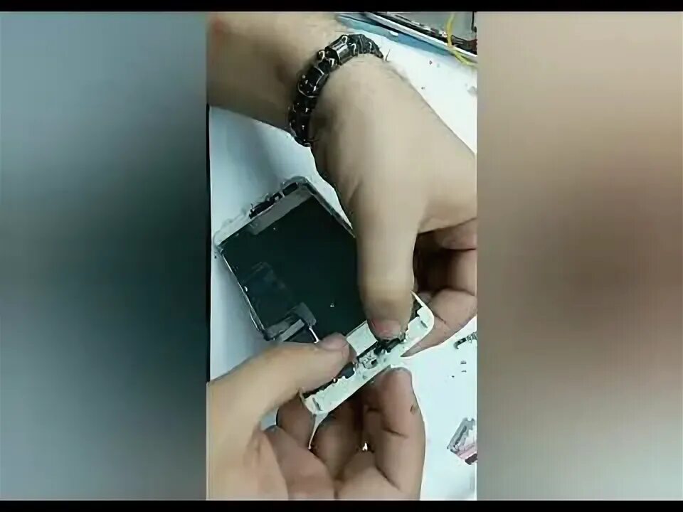 Заднее стекло iphone 13 pro. Замена задней крышки iphone 13 pro. Разбитый айфон 8. Iphone 8 plus сборка. Замена стекла samsung s8.