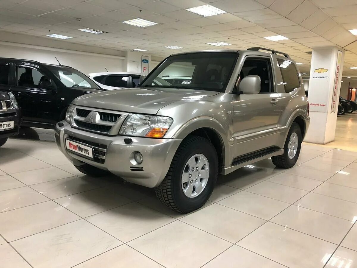 Mitsubishi Pajero 2005. Митсубиси Паджеро 2005. Мицубиси Паджеро 2005 года. Митсубиси Паджеро 4 2005. Купить паджеро 2005