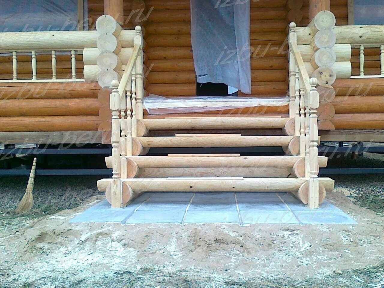 Лестница из бревна на крыльцо