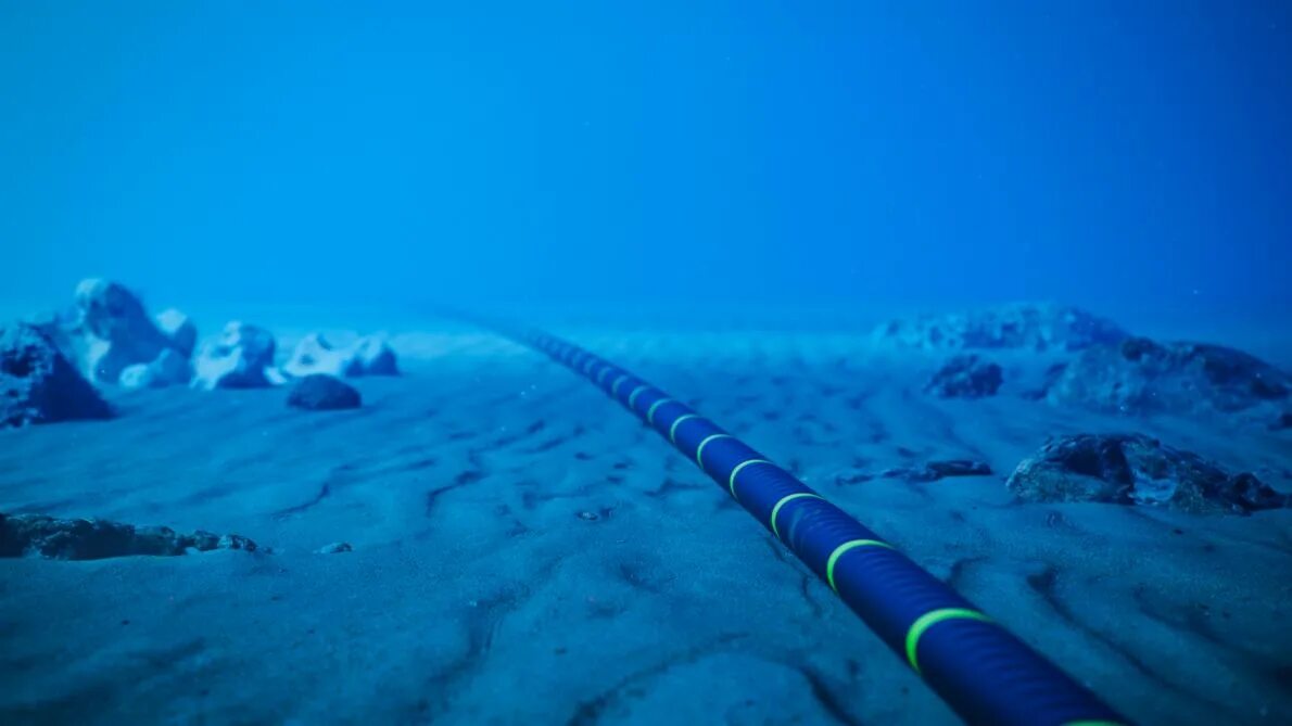 Кабели интернета на дне океана. Оптоволоконный кабель в океане. Оптоволоконный кабель на дне океана. Интернет кабели в океане. Труба на дне океана.