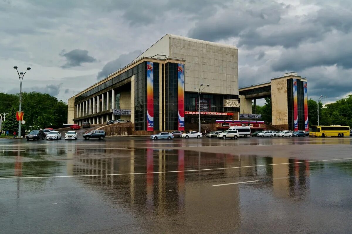 Театральная площадь Ростов. Театралка Ростов на Дону. Театральная площадь 1 Ростов на Дону. Театр на театральной площади в Ростове. Театр ростов сегодня