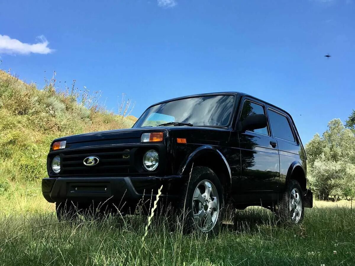 Фото машины нива. Lada 2121 4x4. ВАЗ 2121 Нива Урбан. Нива 21213 Урбан. Нива Урбан r20.