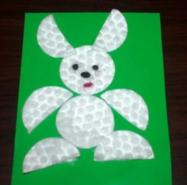 Зайчик из ватных дисков. Заяц из ватных дисков. поделка зайчик из ватных дисков. заяц из ватных дисков аппликация. зайчик из ватных дисков аппликация в старшей группе.