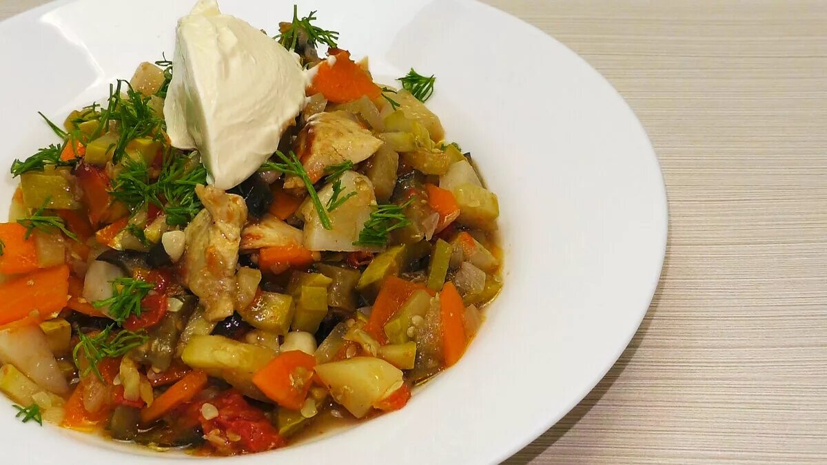 Куриное овощное рагу. Овощное рагу "Буздякский". Рагу Тикудзен. Рагу с курицей и овощами. Овощное рагу с кабачками и баклажанами.