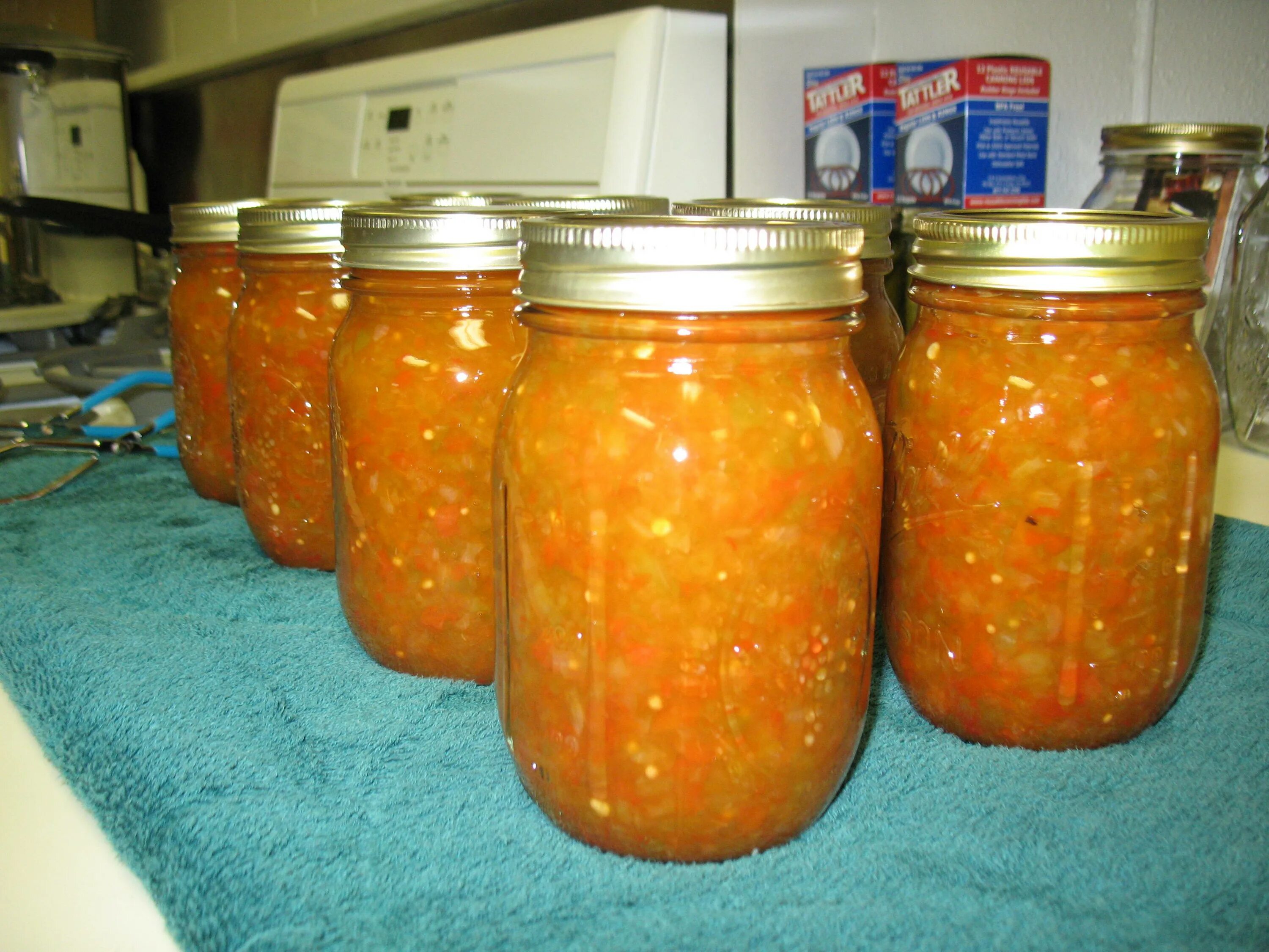 Ботулизм в консервации. Домашние консервы ботулизм. Банки с консервированными овощами. Ботулизм и домашние заготовки. Ботулизм опасные продукты.