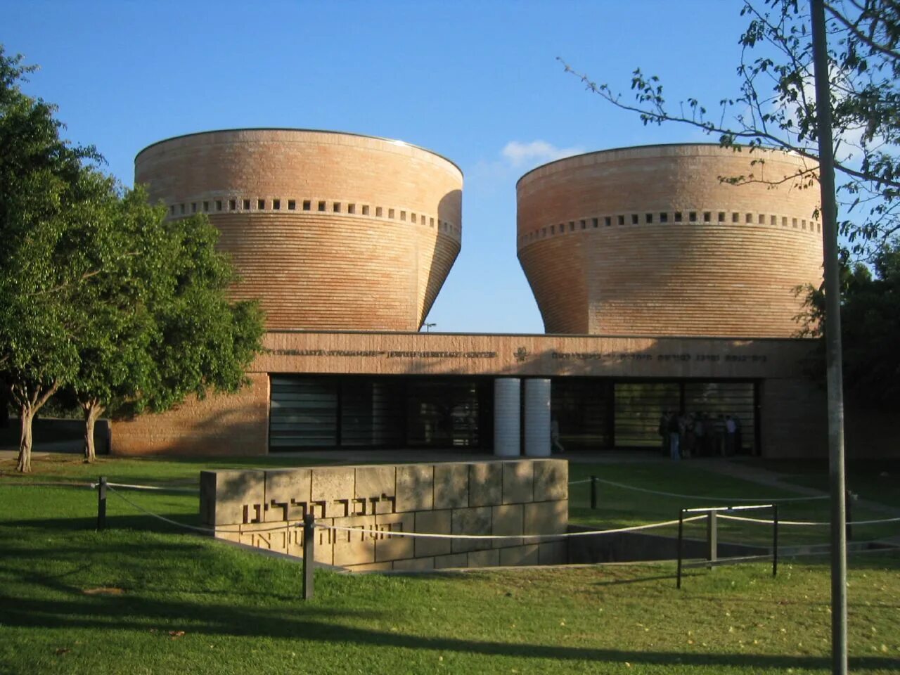 Aviv university
