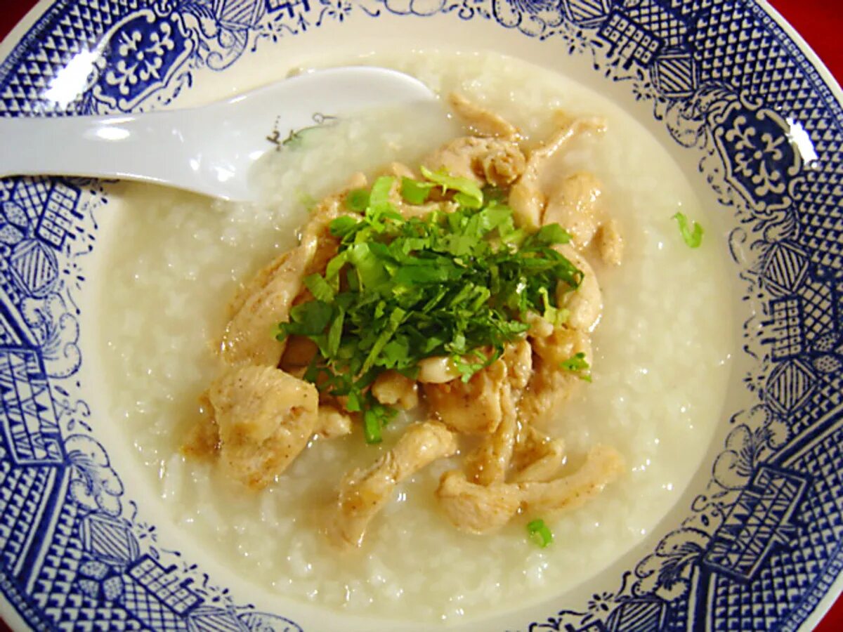 Тайский рисовый суп. Азиатский суп с рисом. Тайский суп с рисом. Суп с рисом Азия.