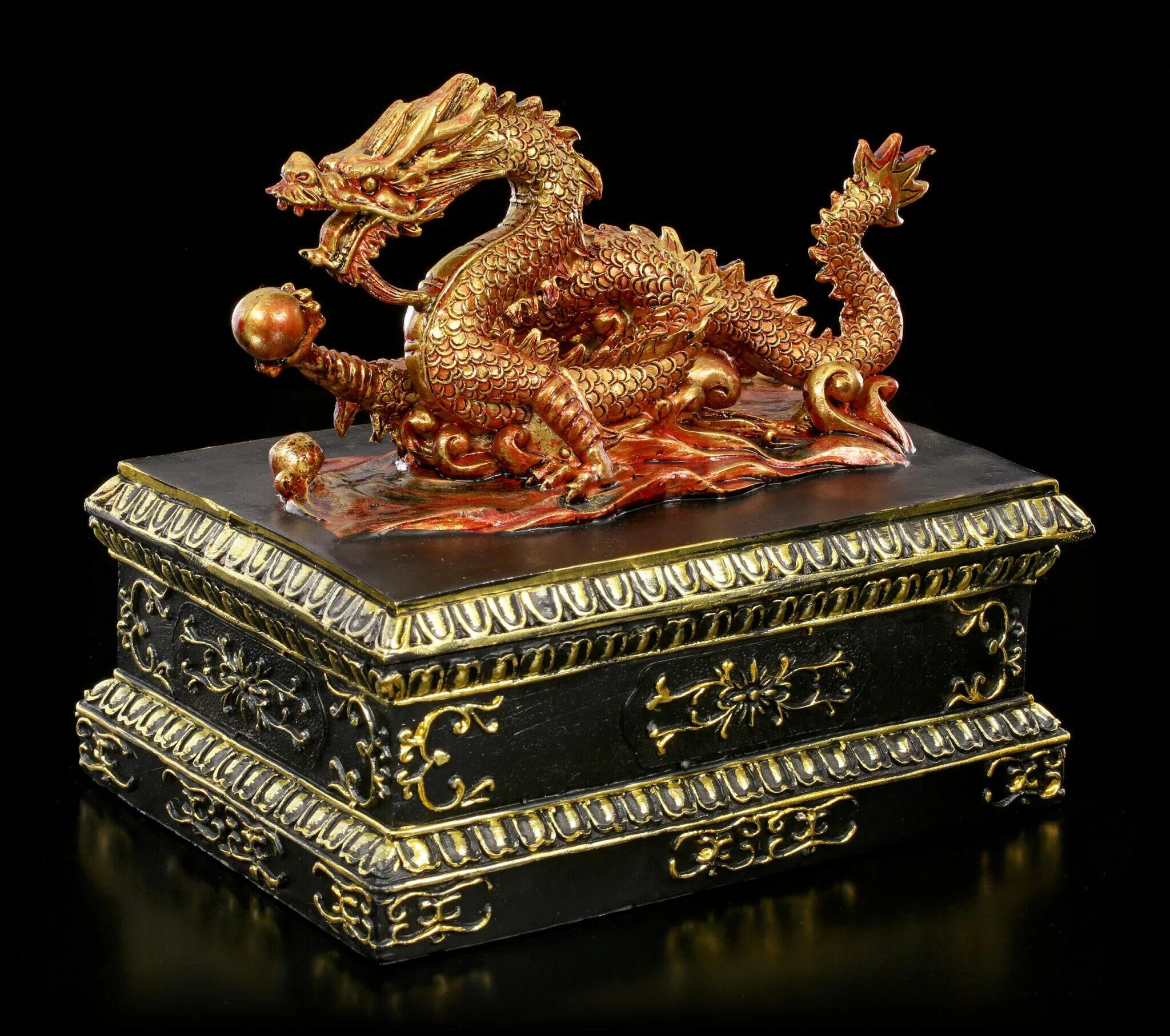 Золотой дракон купить. Золотой дракон Фенг. Дилун дракон талисман. Китайский дракон. Зеленый дракон удачи.