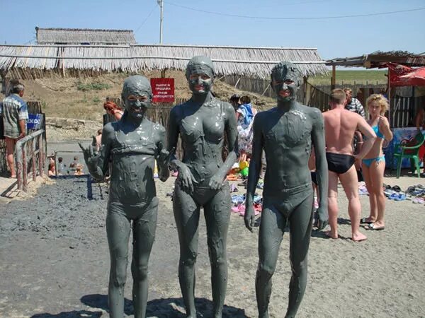 Сакская грязь где. Сакская грязь где. Саки грязевое озеро. Грязи озера сасык-сиваш. Грязевое озеро чокрак в крыму.