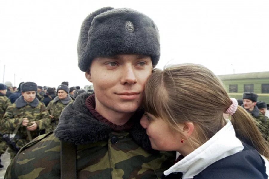 Пройдут дожди солдат вернется. Жду солдата с войны. Не плачь девчонка. Не плачь девчонка ты только жди. Слова песни сестра моя.