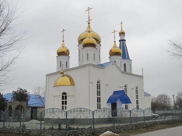 Село Левокумское Ставропольский край. Парк в селе Левокумское Ставропольский край. Новозаведенное Ставропольский. Село Левокумское Церковь.