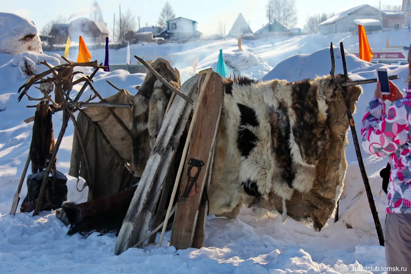 Большой амикан 2024. Праздник охотника большой Амикан. Белый Яр Верхнекетский район Амикан. Большой Амикан белый Яр Томская область Верхнекетский район. Праздник Амикан белый Яр.