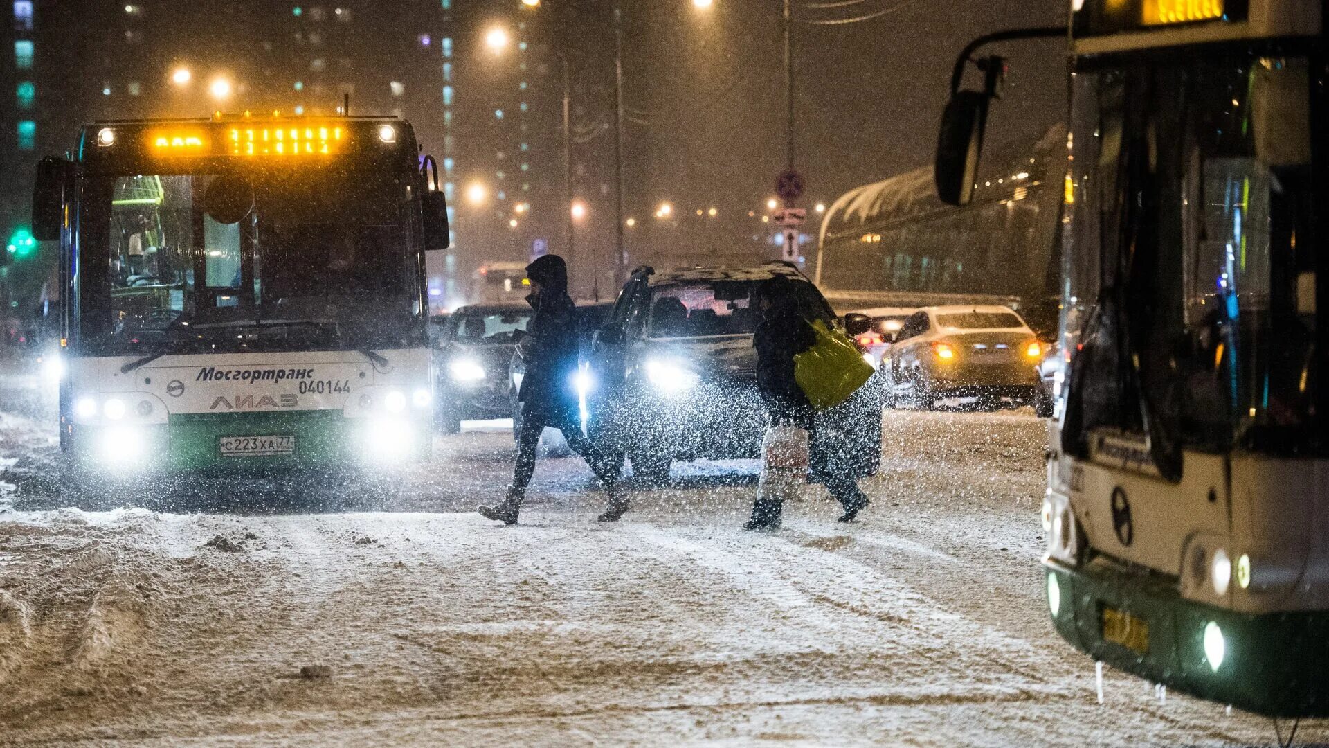 Снегопад в Москве. Метель в Москве. Снегопад Москва вечер. Снег в Москве ночью. Сильный снег ночью