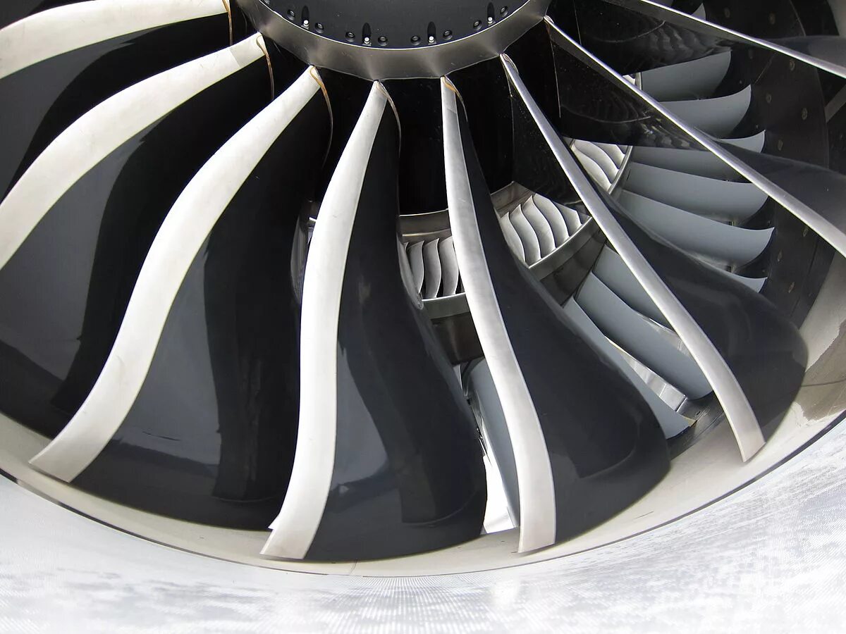 Fan blades. Лопатка турбины ge 90. GENX-2b. Лопатки турбины авиадвигателя. Лопасти турбины самолета.