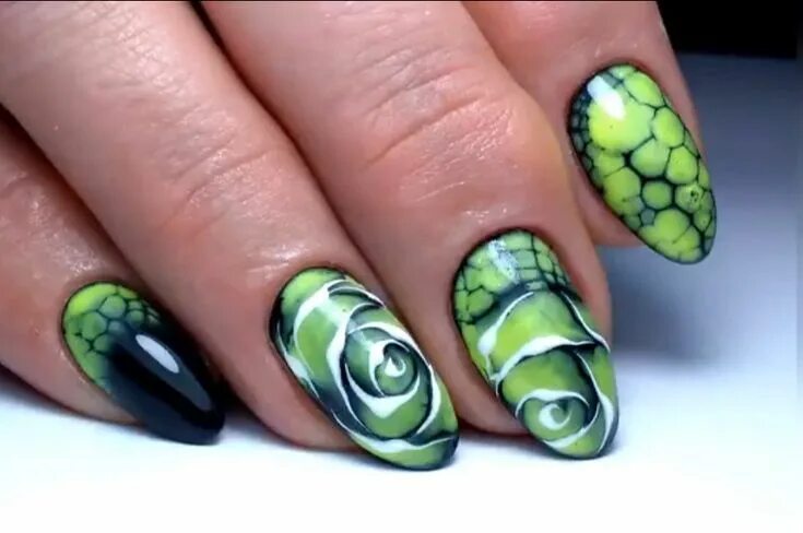 Pin by Klaudyna on Nails Nail polish art designs, Nail designs bling, Feather na