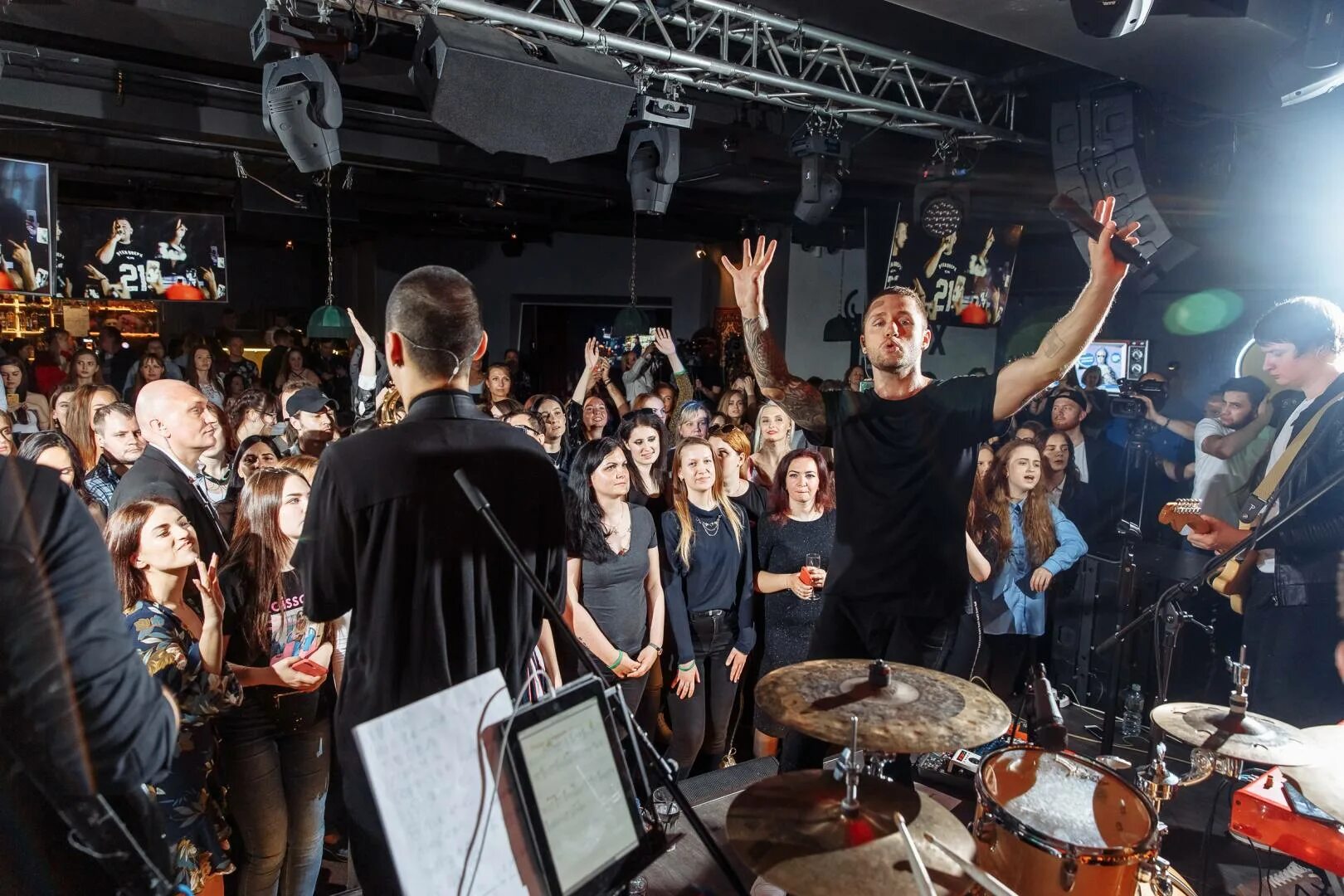 Организатор концертов. Устроитель концертов. Организатор концертов профессия. Организаторы концертов компании. 04.