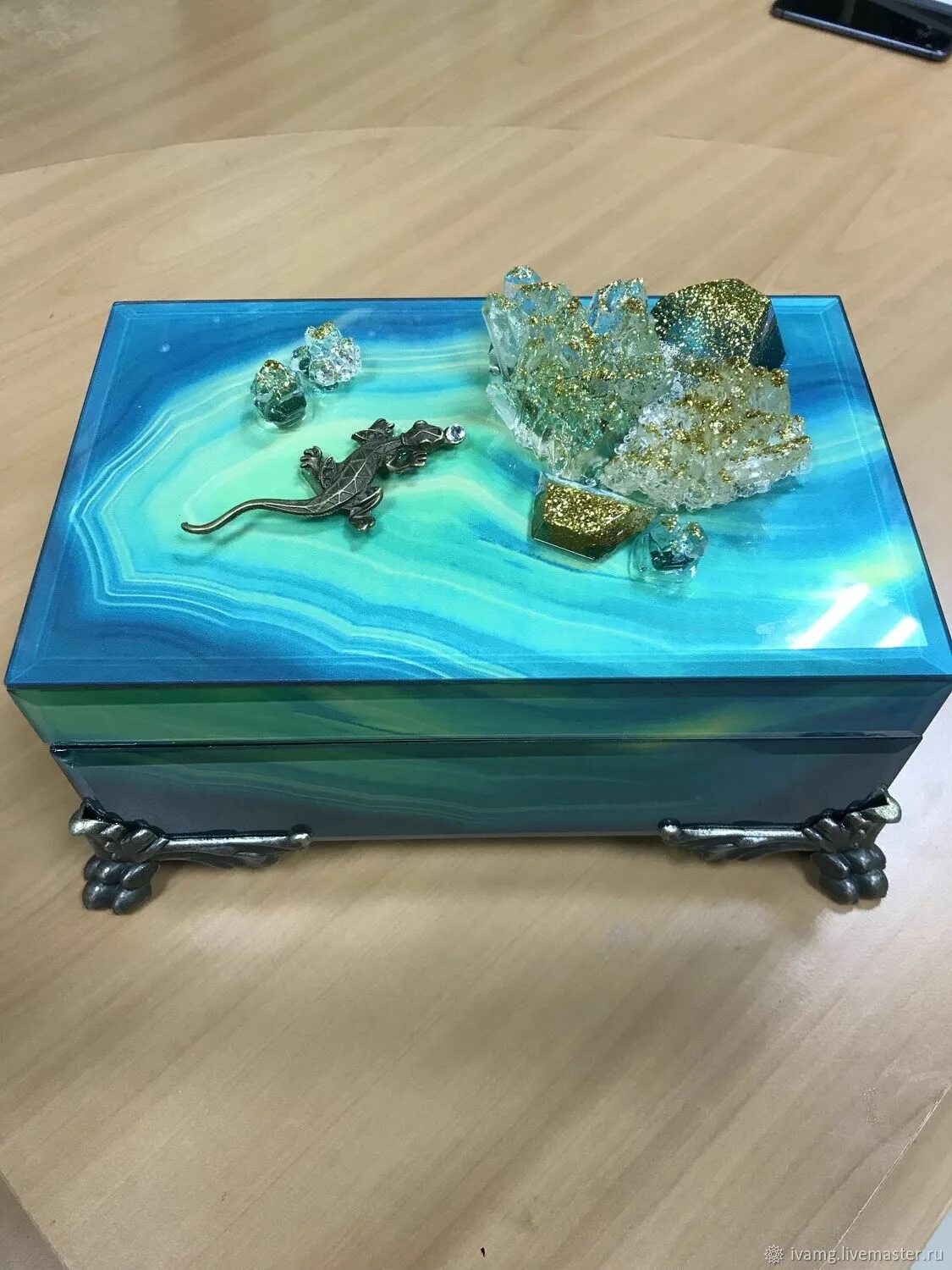 поделки на тему бажова. иллюстрации к сказке бажова серебряное копытце. серебряное копытце иллюстрации. поделка по сказам бажова. декоративно прикладное искусство по сказам бажова.