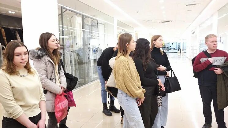 Офис менеджер. Работа менеджером в тюмени. Этажи казань сотрудники. Работа менеджером в тюмени. Работа менеджером в тюмени.