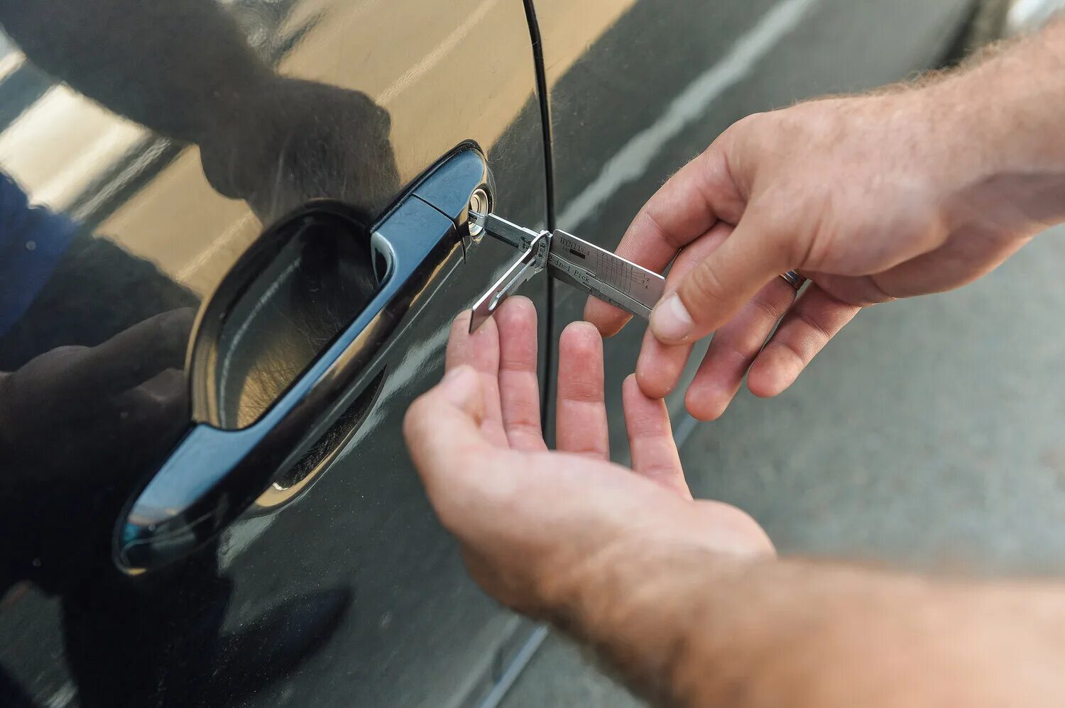 вскрытие замков авто спб. аварийное вскрытие машины. дверь машины. вскрытие замков авто спб. аварийное вскрытие авто.