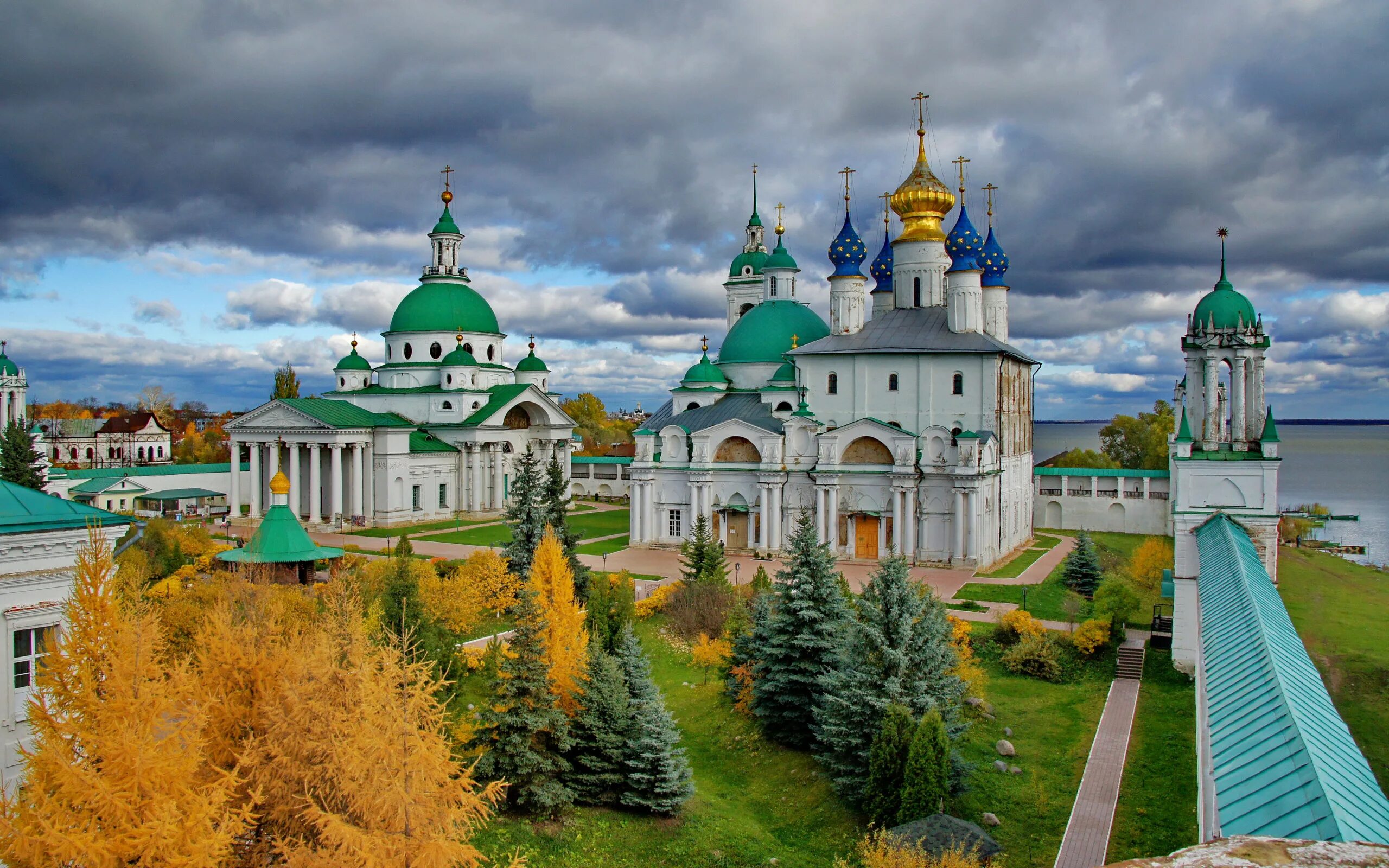 Города которые стоит посетить недалеко