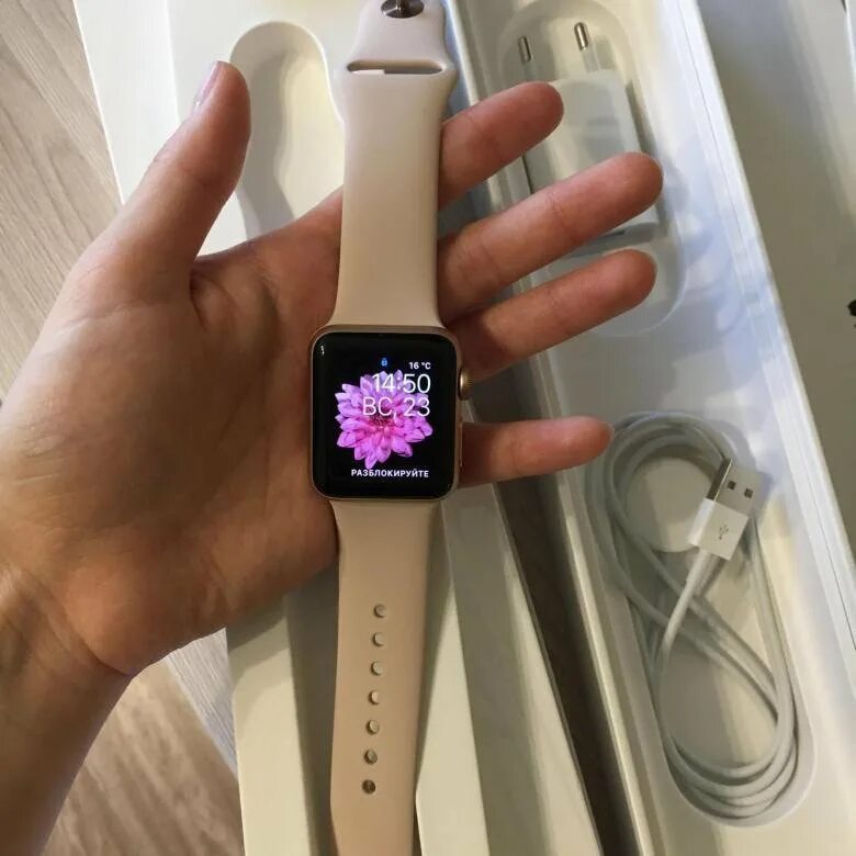 Iphone watch 9. Айфон Эппл вотч 8. Apple watch Series 3. Apple watch Series 3 38mm. Часы женские эпл эпл вотч.