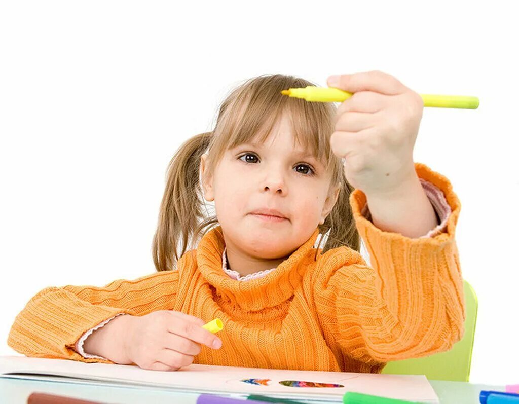 Леворукий ребенок. Рисование для детей. Леворукий ребенок в школе. Ребенок левша девочка. Леворукие дети.