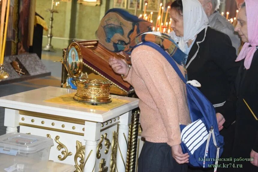 Святая мария горетти мощи. Мощи святой мученицы христины в венеции. Монастырь матроны. Владимирский успенский собор мощи святого георгия. Мощи матроны московской.