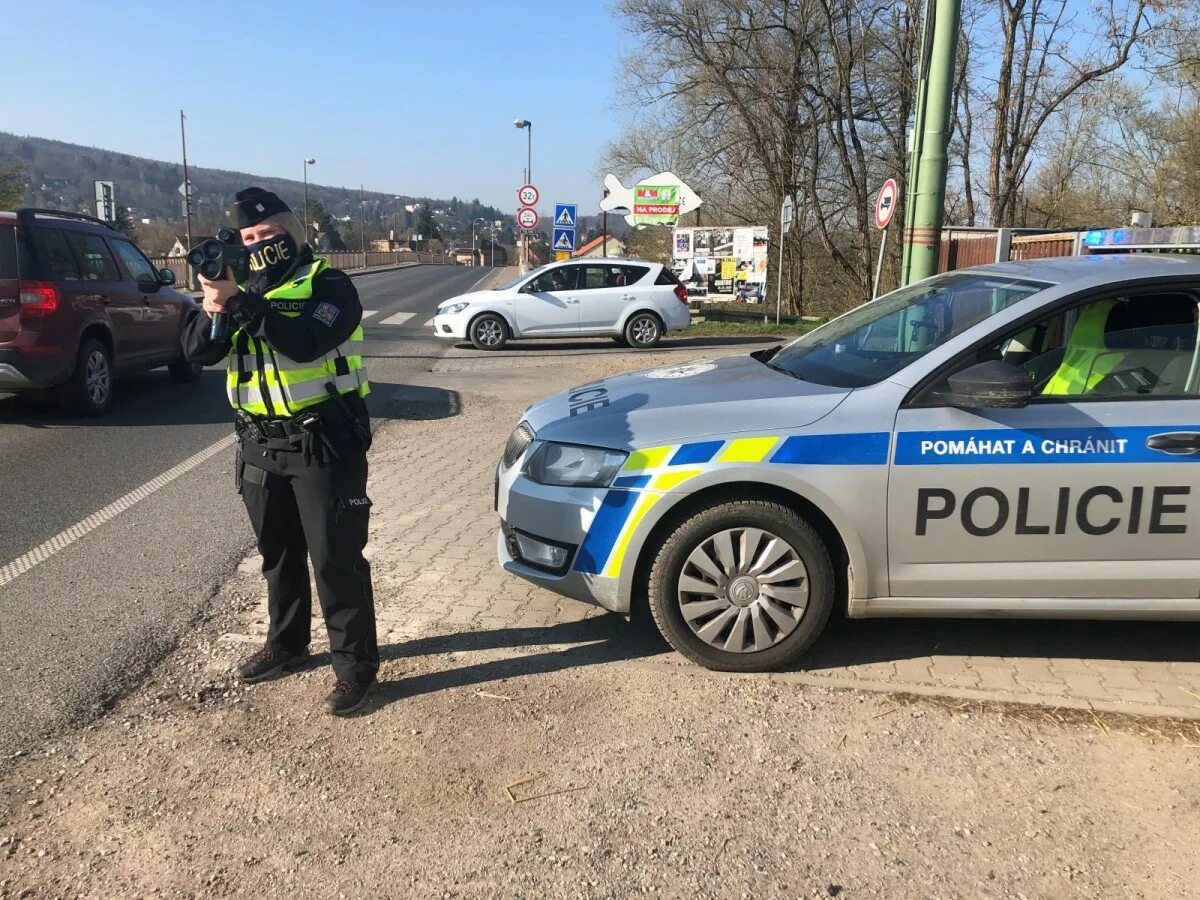 Город где полиция. Полицейский автомобиль. машина &quot;полиция&quot;. полиция чехии. участковый полицейский фото.